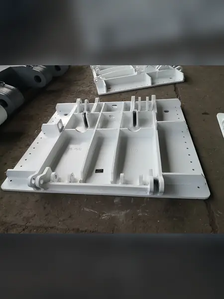 液压支架结构件成品 07 — 焊接、抛丸、喷涂后的结构件