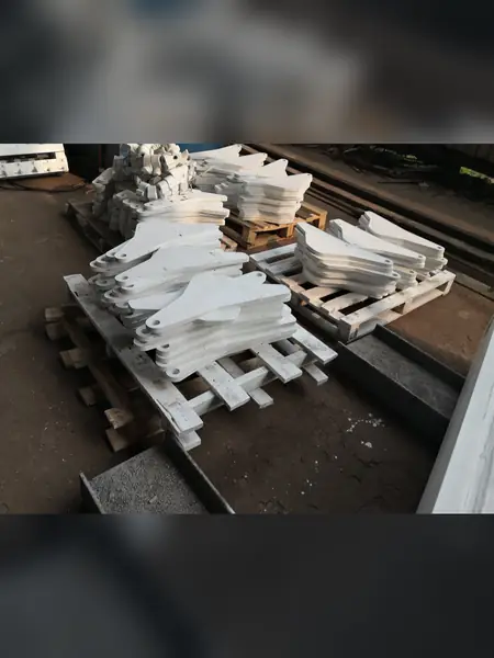 液压支架结构件成品 08 — 焊接、抛丸、喷涂后的结构件